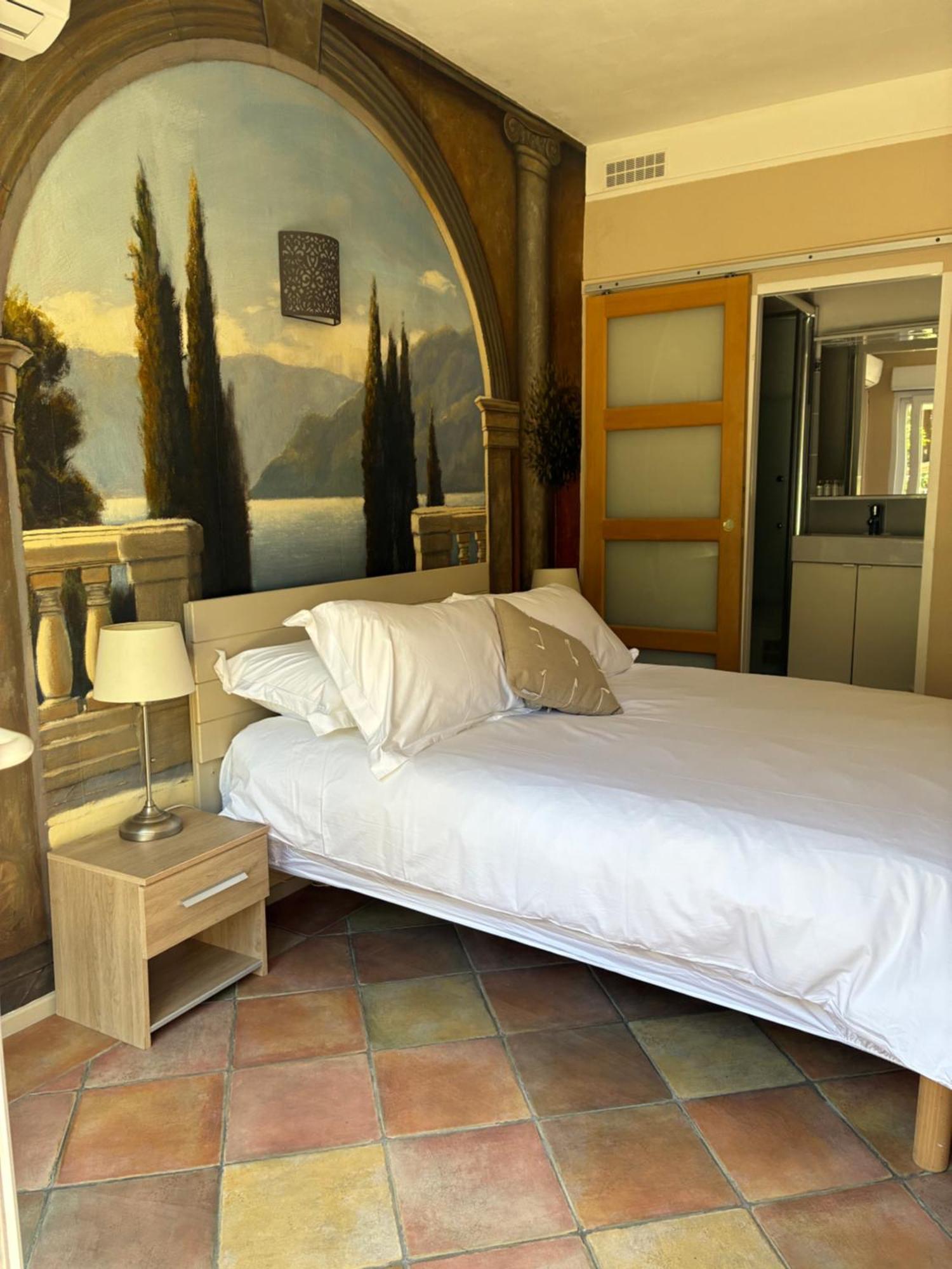 Hotel L'Escale Au Soleil Saint Aygulf Exteriör bild